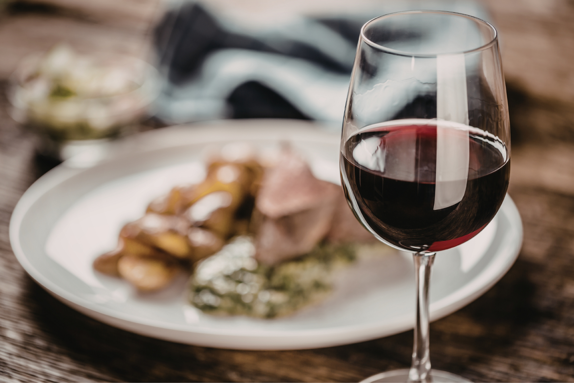 Food and Wine Pairing in the Age of AI: Complementarity or Substitution?
