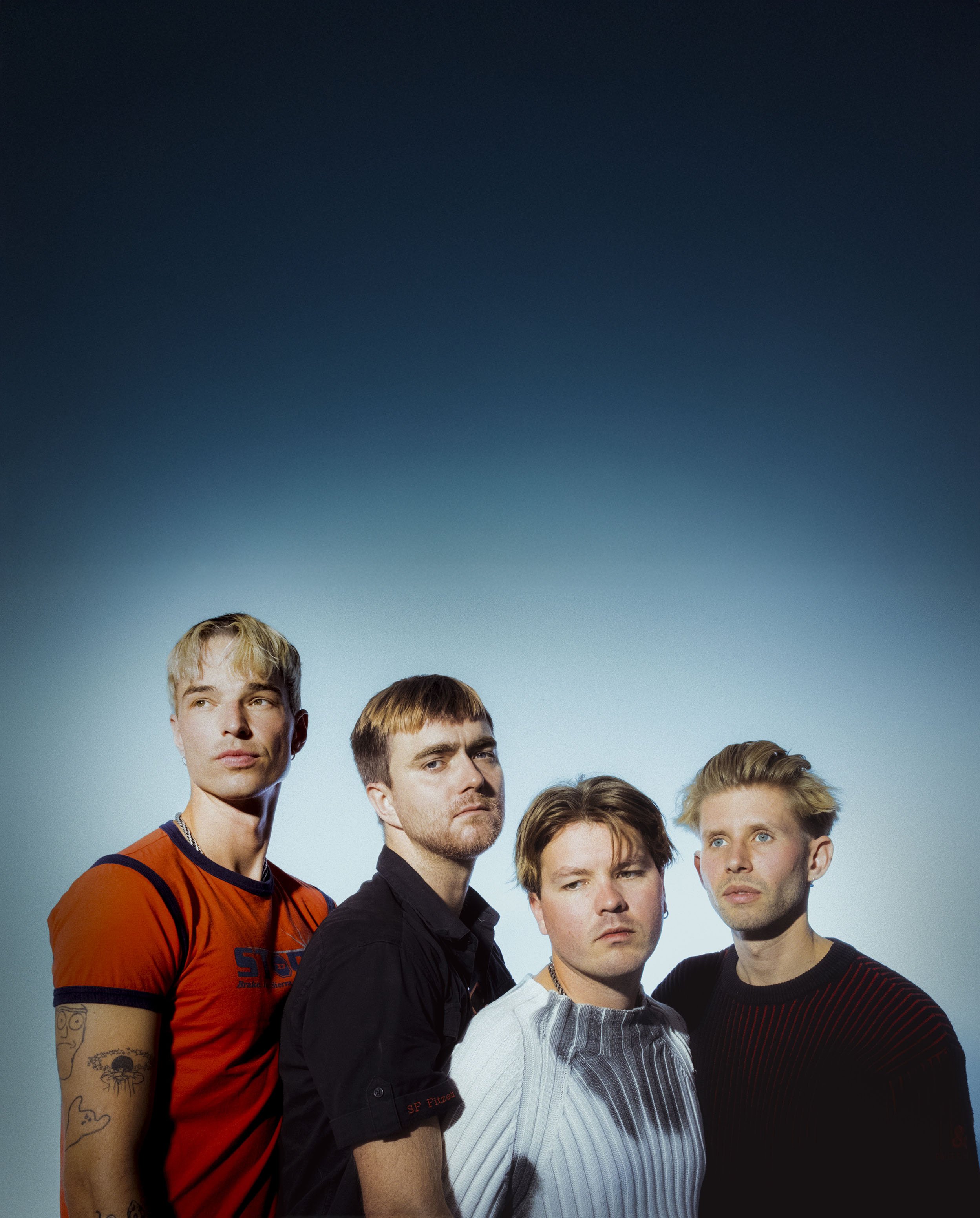 Portræt af de fire medlemmer i bandet Søn, som spiller på En Sommerdag på Bellahøj