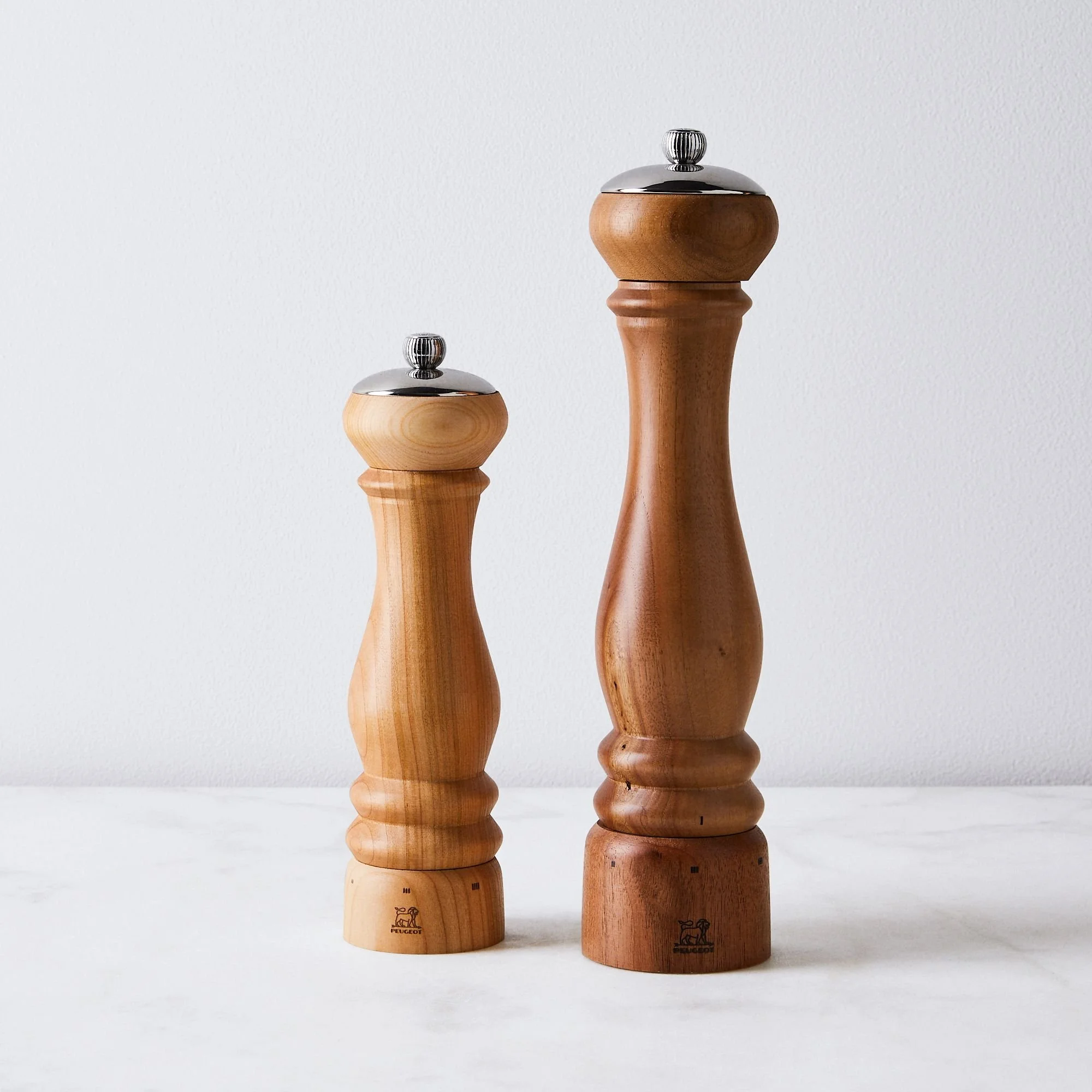 fe72c149-a99d-4fb7-a311-3045bbf4674f--2019-0528_peugeot_paris-icone-uselect-cherry-wood-salt-and-pepper-mill-set_family_silo_ty-mecham_001.jpg