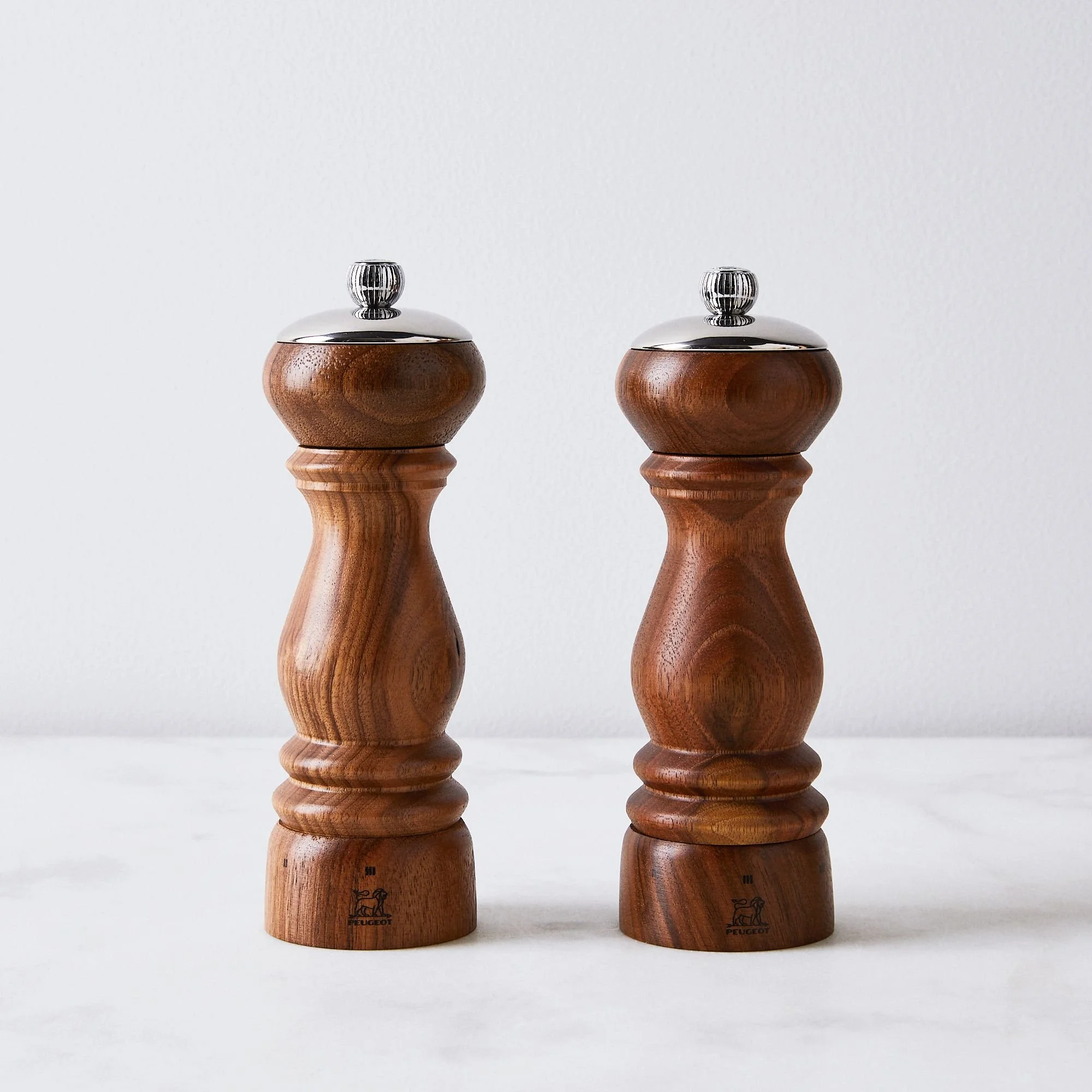 cc45642e-8ebb-4425-91fa-a72347c959db--2019-0528_peugeot_paris-icone-uselect-walnut-salt-and-pepper-mills_family_silo_ty-mecham_001.jpg