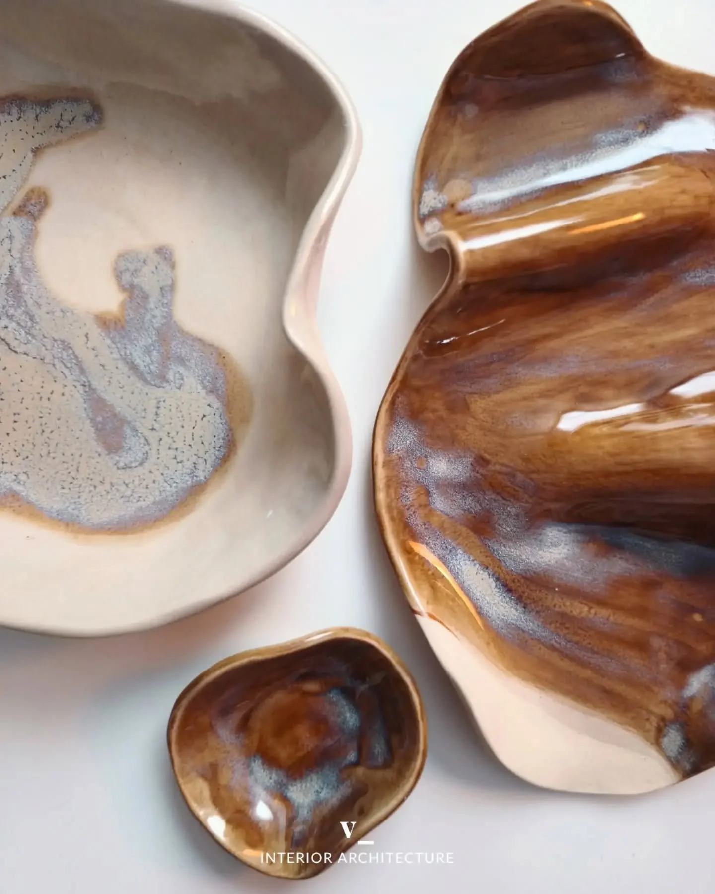 Dise&ntilde;o en cer&aacute;mica_

La belleza de las piezas hechas a mano. Entre tantos elementos que vemos repetidos en tantos lugares, crear objetos &uacute;nicos es maravilloso. 

#design #interiorismo #cer&aacute;mica #handmade