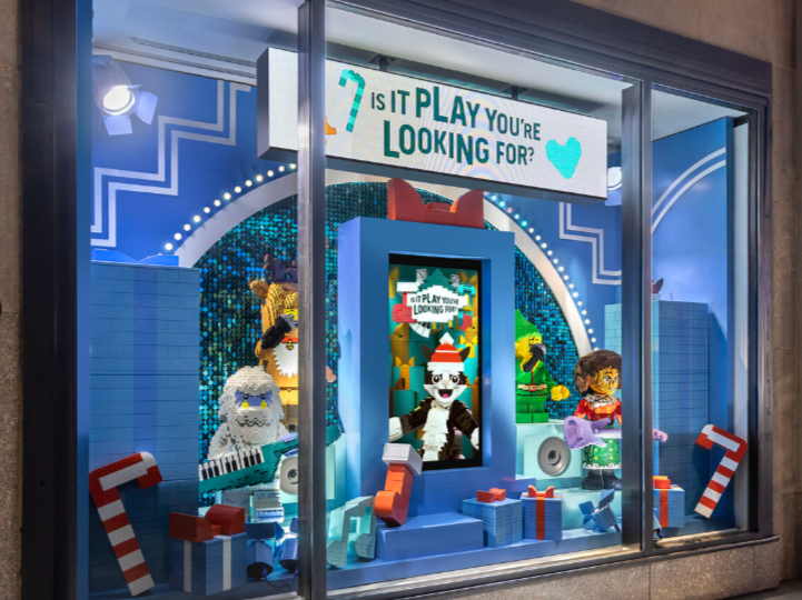 LEGO STORE: HOLIDAY WINDOW DISPLAYS
