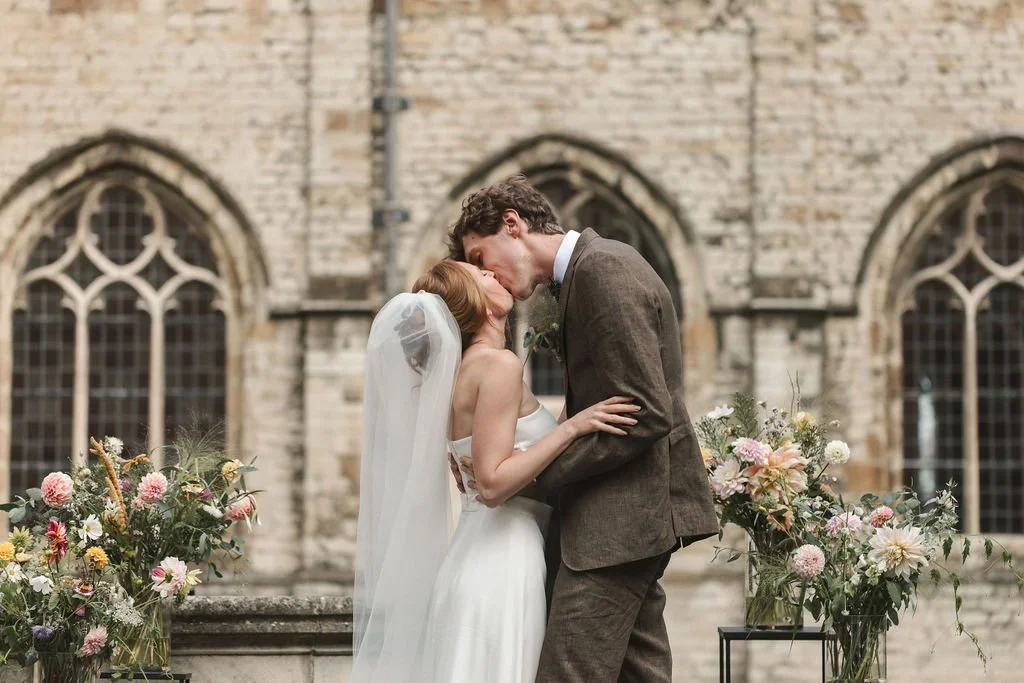 Ceremony at Sint Peters abbey_Château wedding photographer Belgium
