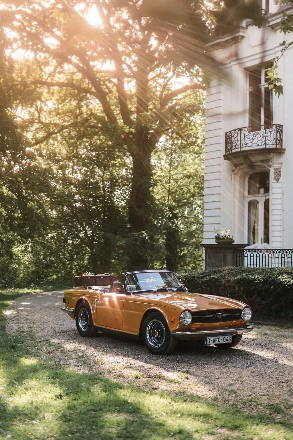 Wedding Castle of Wippelgem, wedding photos with a vintage car
