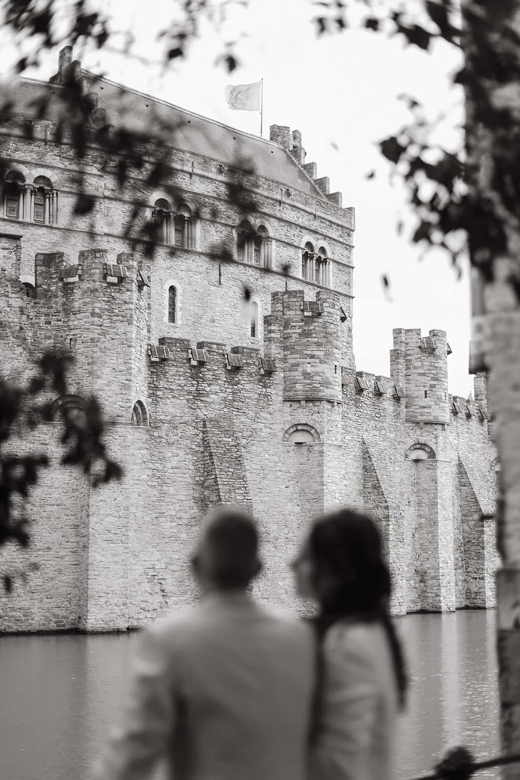 Reviews editorial wedding photographer based in Ghent