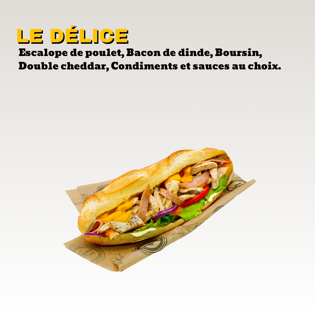 Une sandwich baguette, avec de l'escalope de poulet, du bacon de dinde, du fromage cheddar, des condiments, et des sauces, présenté sur un papier cuisson. Toute notre carte est halal.