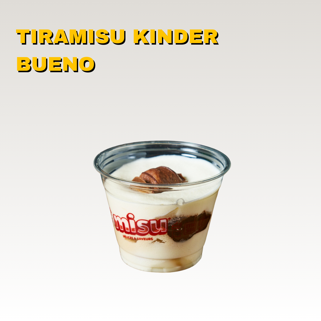 Une coupe de tiramisu avec une couche de mascarpone, un biscuit imbibé et une garniture de cacao, marquée avec le logo "misu" sur le côté. Toute la carte est halal.