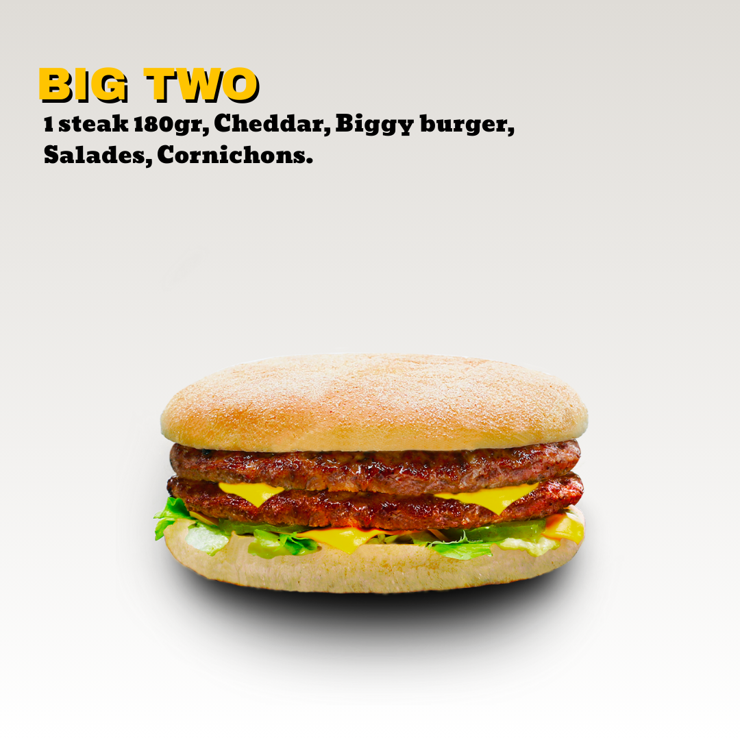 Un sandwich avec deux steaks hachés 180gr, cheddar, salade, et cornichons dans un pain rond. Toute notre carte est halal.