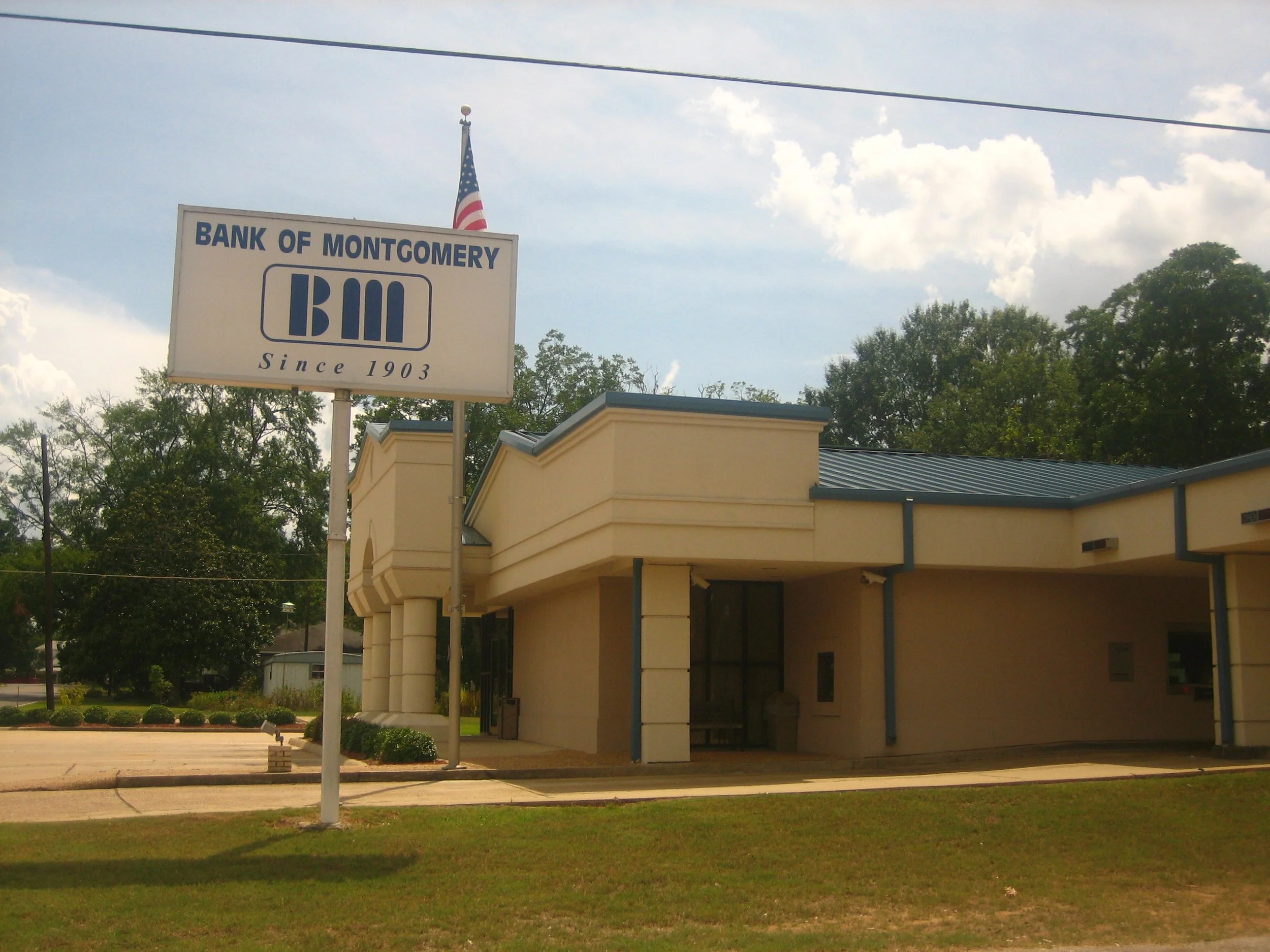 Why You Should Be Banking With Bank of Montgomery
