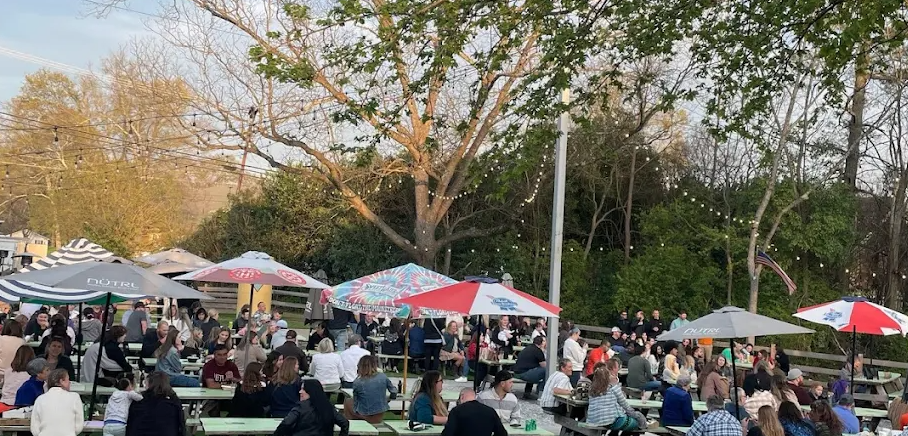 🍔 Vaughn’s Food Hall: Simpsonville’s Family Food Hangout