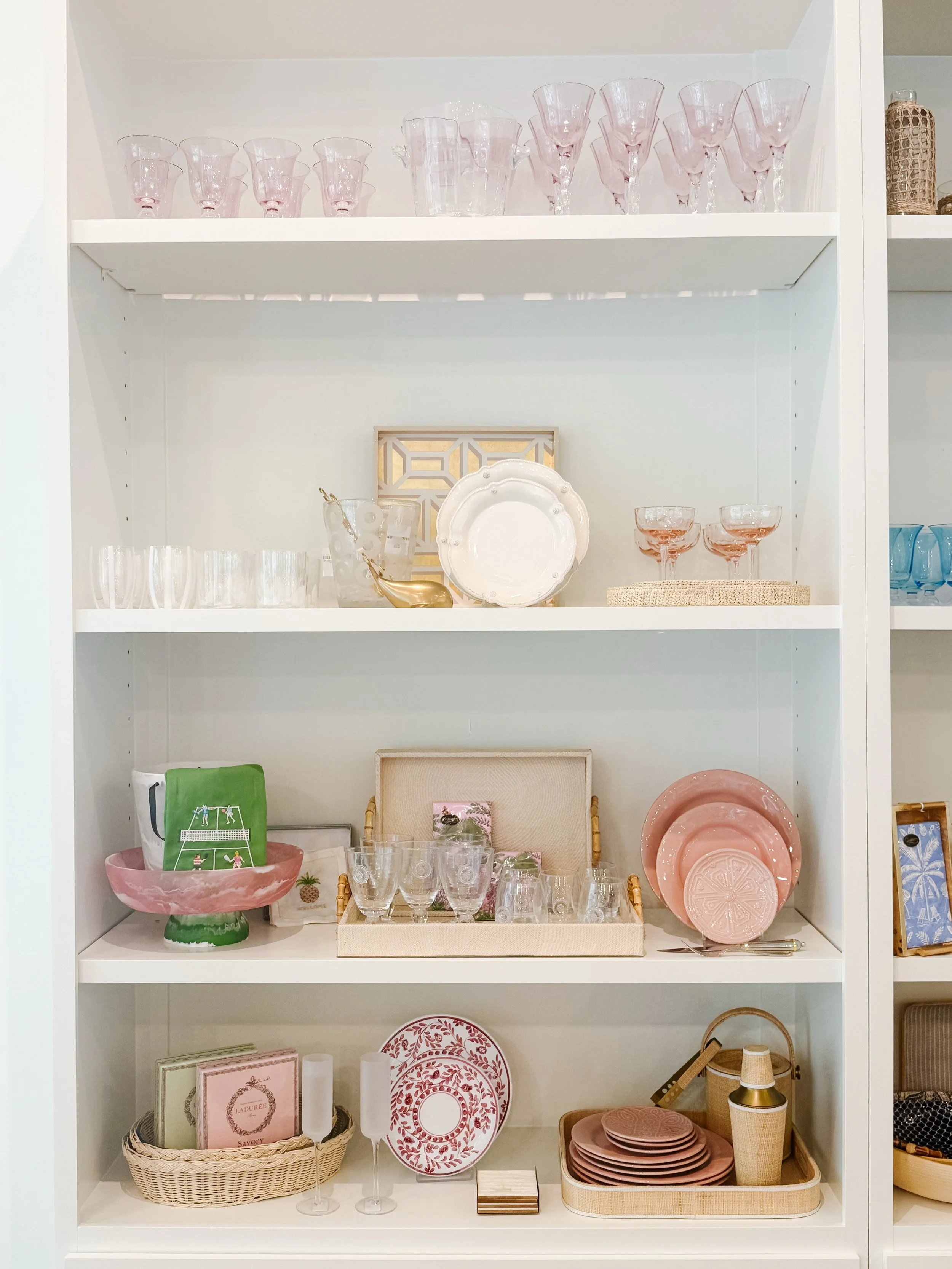 Host beautifully this season. ✨
From statement glassware to thoughtful hostess gifts, discover everything for summer gatherings at DASH. 🖤