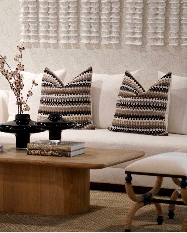 Showroom details, rendered hi-fi.

Contrast, light, reflection, texture and material impact us all at different levels. What combination hits for you?

Featured in this view frame @uttermostcompany  @dvkaphome @zodax_decor