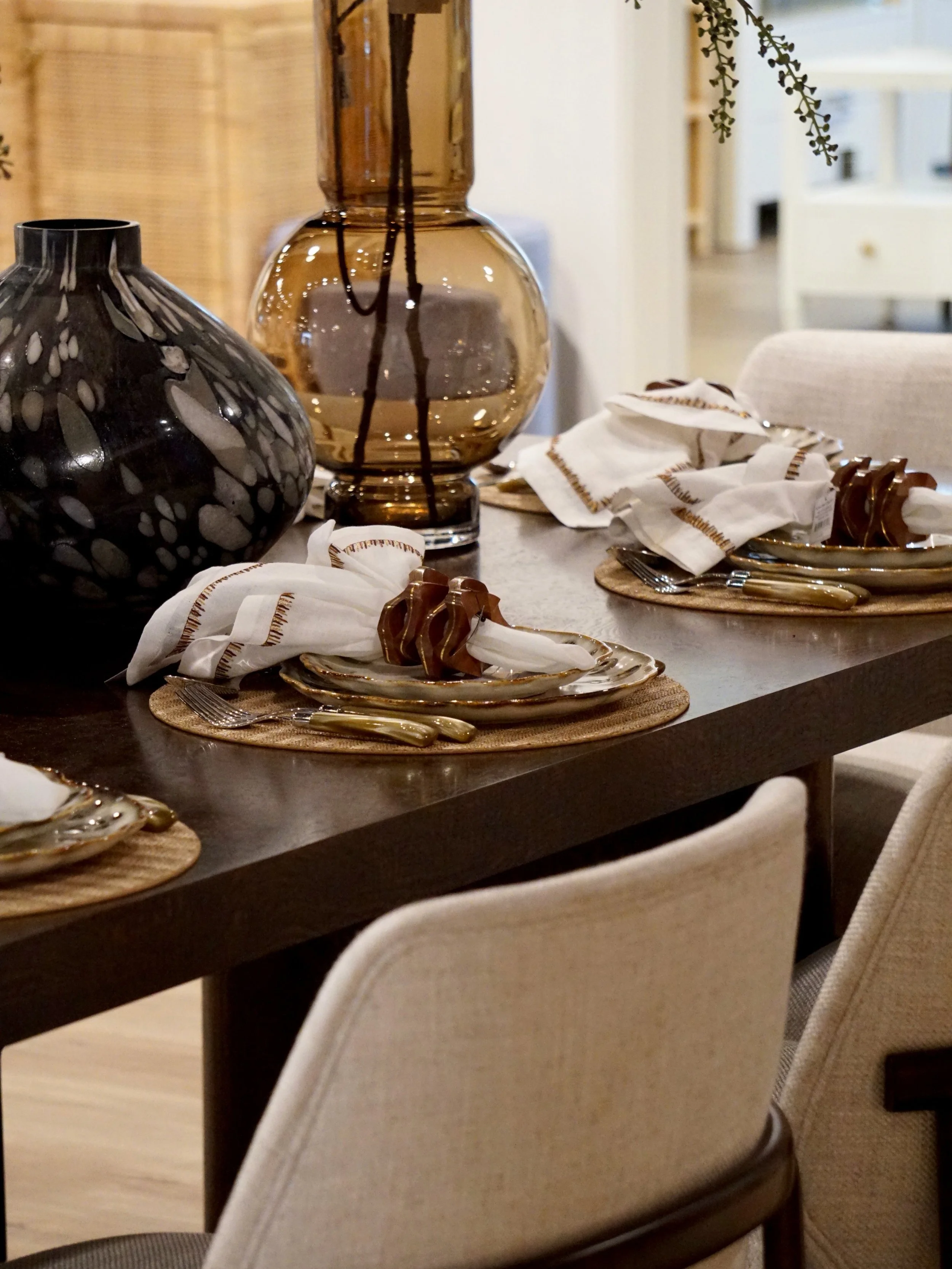 It&rsquo;s all about the mix! Warm woods, soft greys, and timeless pieces that feel right at home. 

#furniture #dashhomeliving #furnitureshopping #details