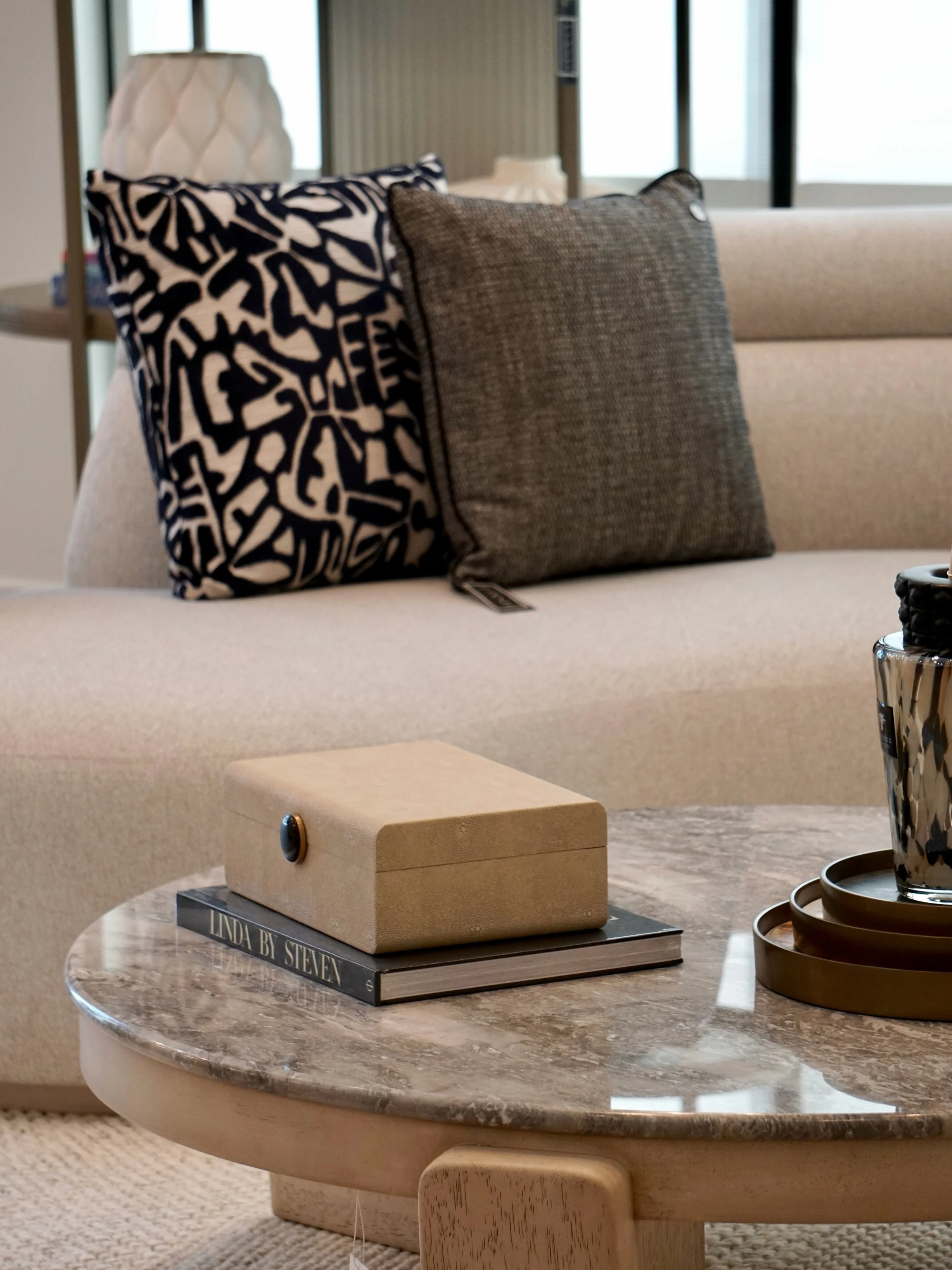 A look into the design lifestyle that is Adriana Hoyos. 

Comfortable, charismatic and daring nature. 

@adrianahoyosofficial 

#dashhomeliving #details #home #furniture