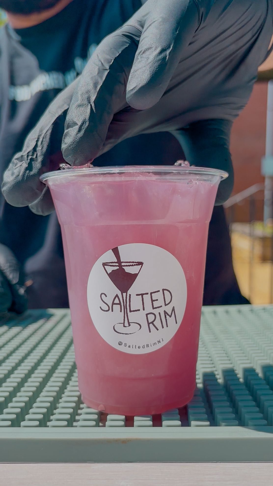How many colors can you count?? Fun fact: when lemon is added to butterfly pea tea, it lowers the pH of the drink and causes a color change in the drink.