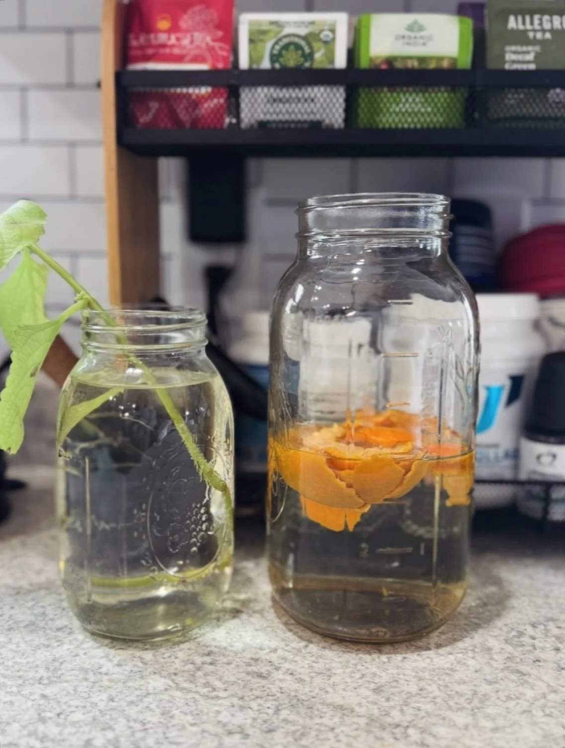 🍊 If you are sensitive to chemicals, or just would like to avoid them, and want an alternative to a cleaning solution you can try this hack:

🍋Put your rinds from oranges, lemons, limes etc into a jar with vinegar

🍋let them soak for up to a month