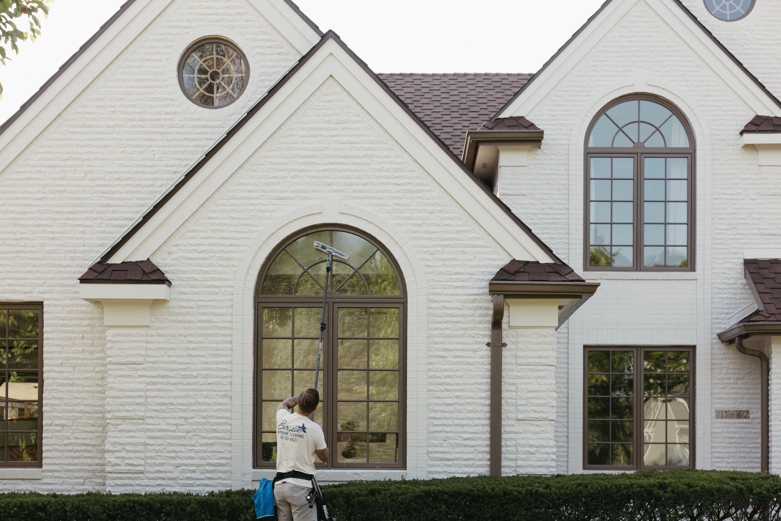 Professional window cleaning on a home in Des Moines, IA by Birdie Window Cleaning