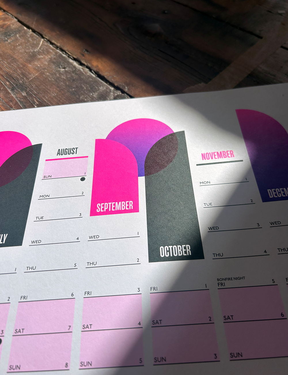 2027_A1 wallplanner_NEON_portrait_detail 2.png