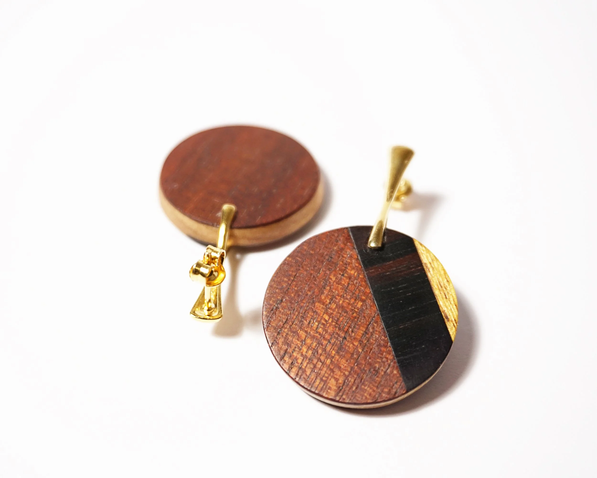 Pendentif plaqué kossipo, ébène et movingui