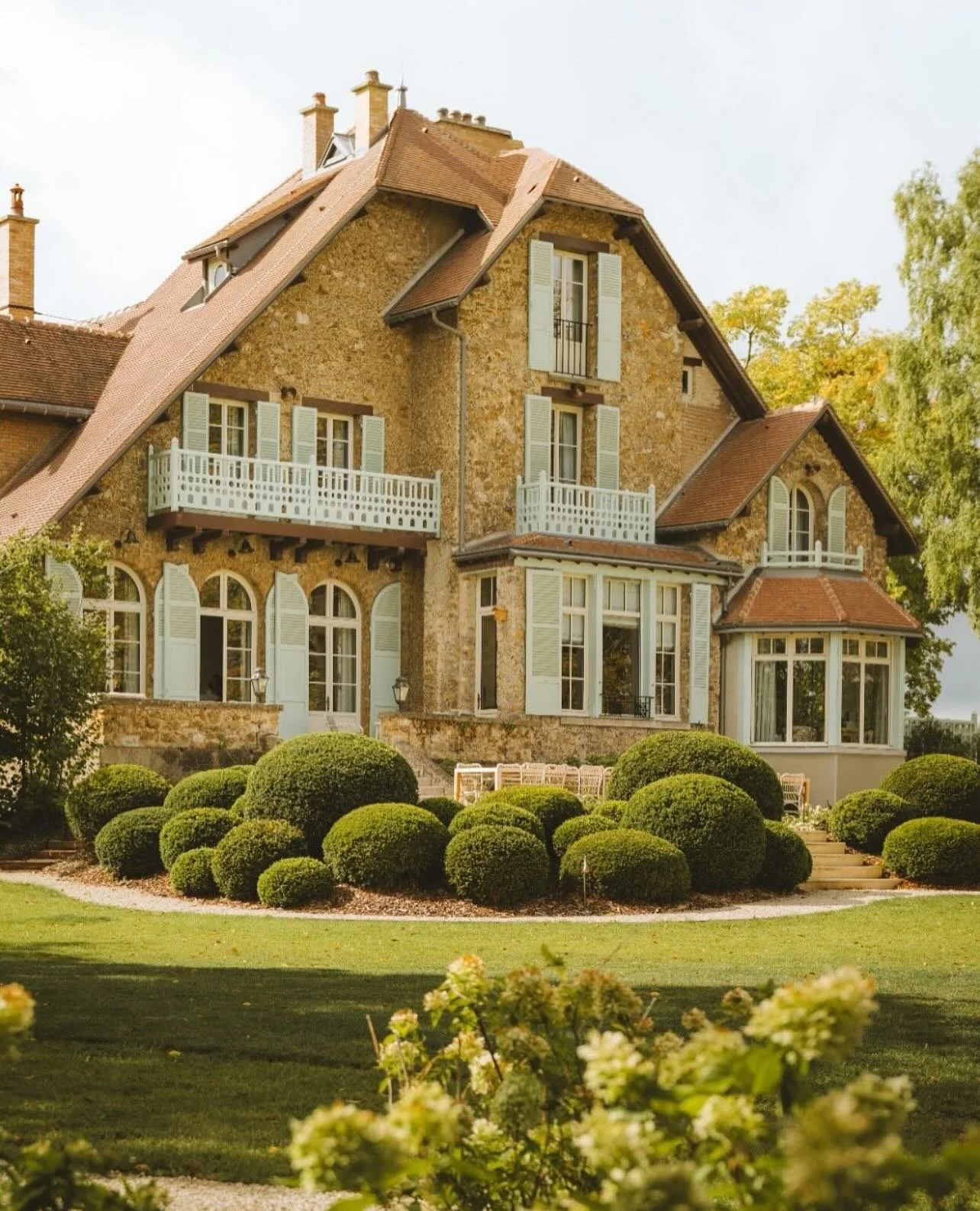 Something truly special is unfolding in the vineyards of Champagne &mdash; and it&rsquo;s exactly the kind of place my clients ask for time and time again.

From the visionaries behind @royalchampagne comes Villa des Trois Clochers, a private five-su