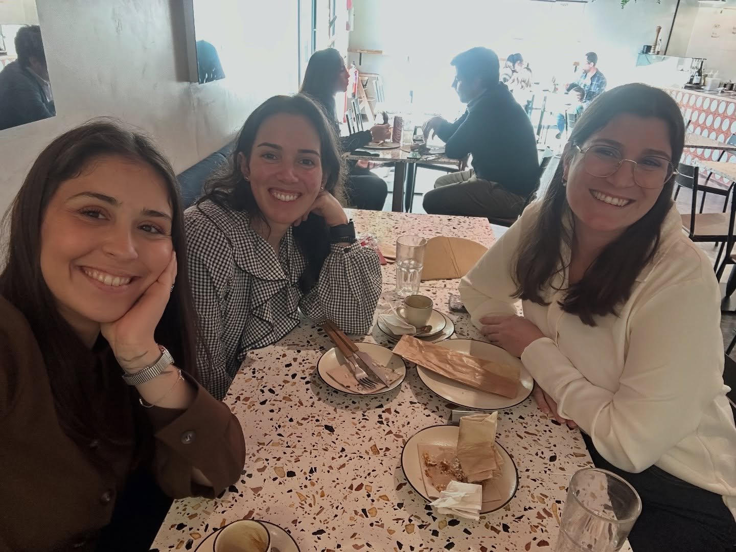 A massa-m&atilde;e n&atilde;o nasce pronta.
Precisa de tempo, cuidado e presen&ccedil;a cont&iacute;nua. Quando penso na &ldquo;minha equipa&rdquo; n&atilde;o consigo deixar de comparar a esse mesmo processo. O crescimento acontece no invis&iacute;ve