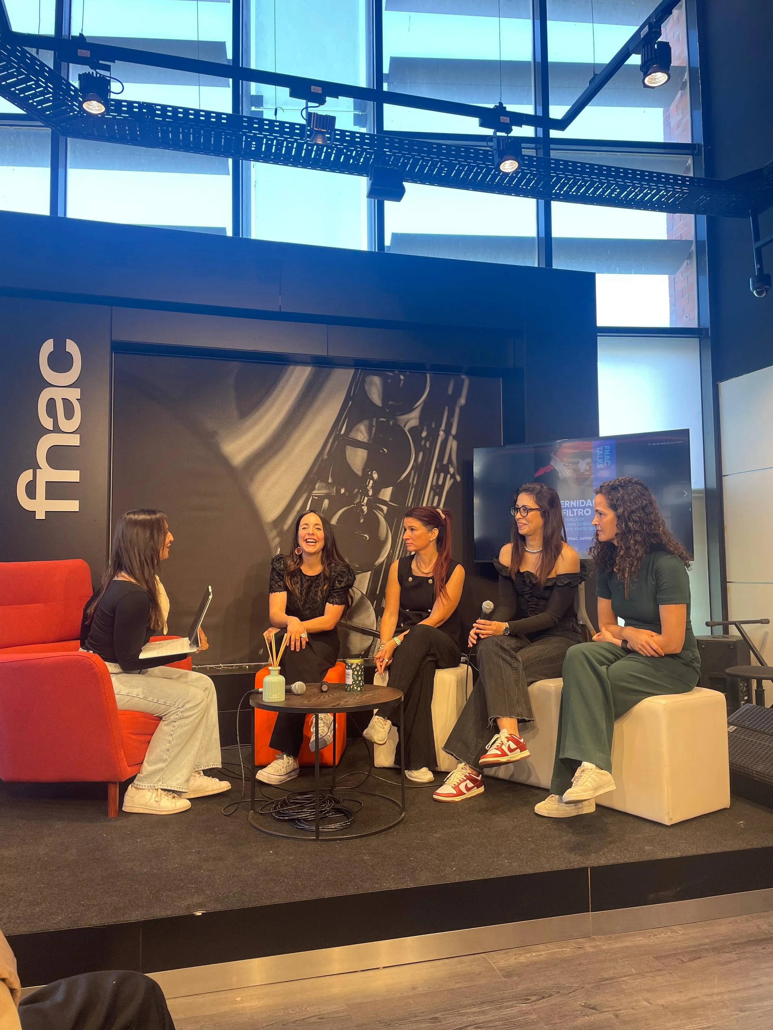 De hoje com o @solomomfest na Fnac Aveiro.
Muita conversa sobre maternidade real com estas 👸