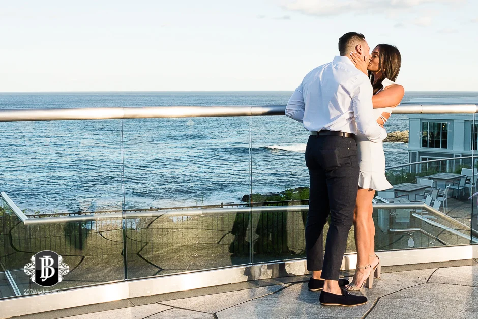 neil-tayla-surprise-proposal-cliff-house-photographers-near-ogunquit-maine-2.jpg