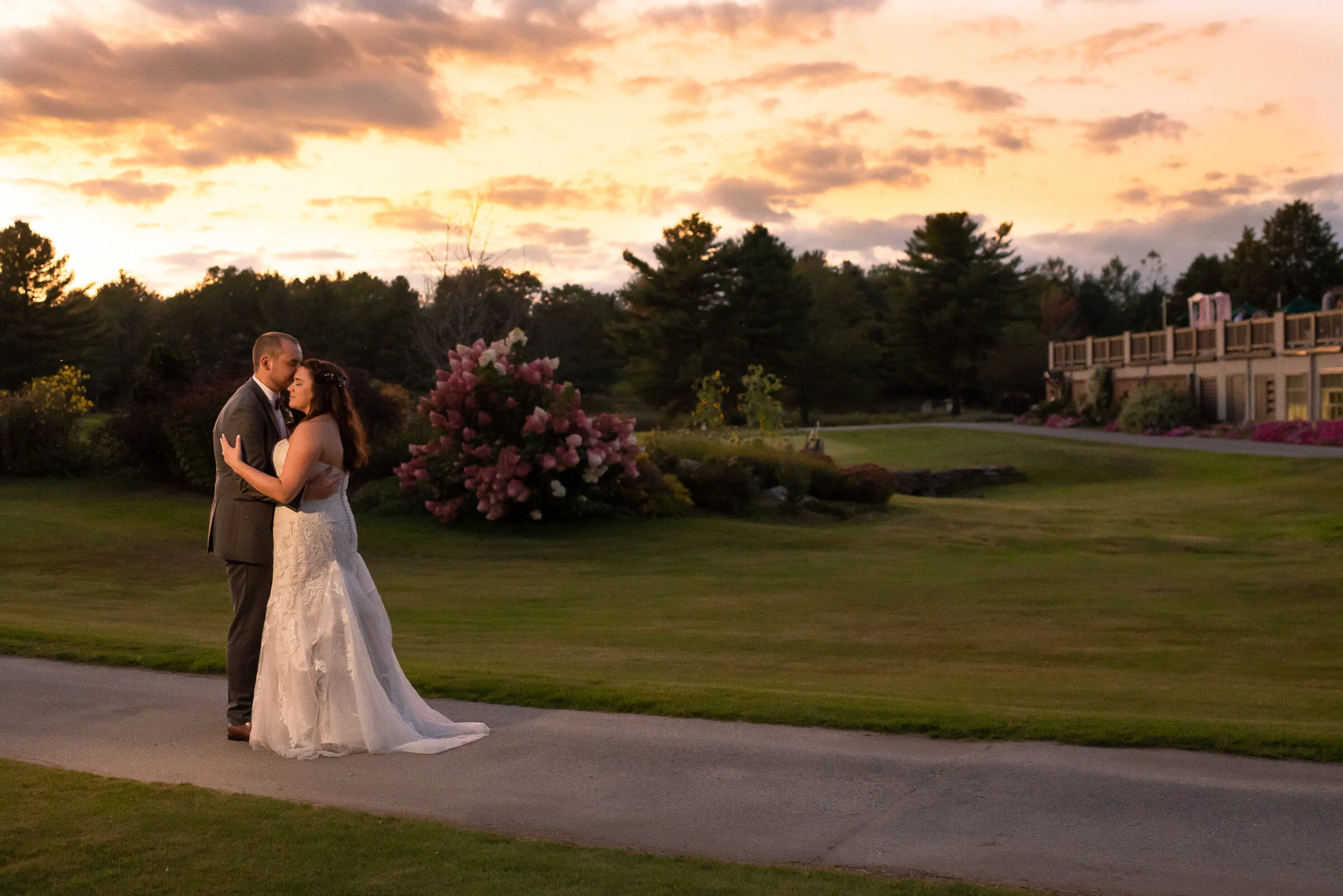 sarah-adam-wedding-woodlands-club-falmouth-maine-wedding-photographer-8.jpg