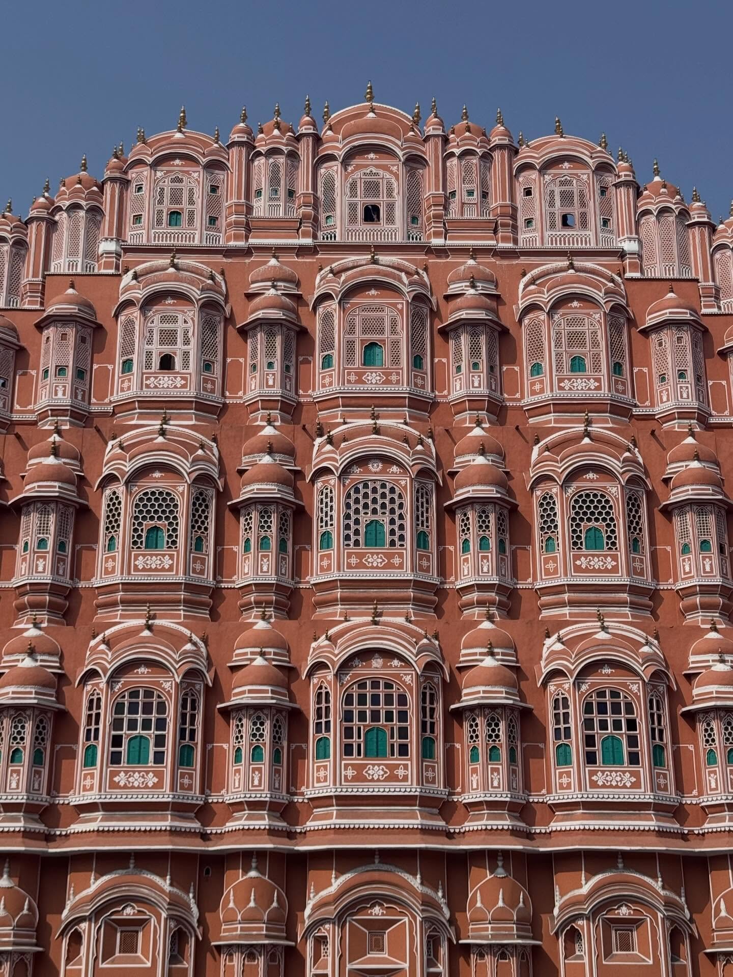 India Part 2 🇮🇳

It&rsquo;s been a wonderful few weeks, filled with all the colours, sounds, smells and vibrant life that you&rsquo;d expect to find in India. I turned 39 somewhere in the middle of the Indian Ocean and spent ten lazy days reading b