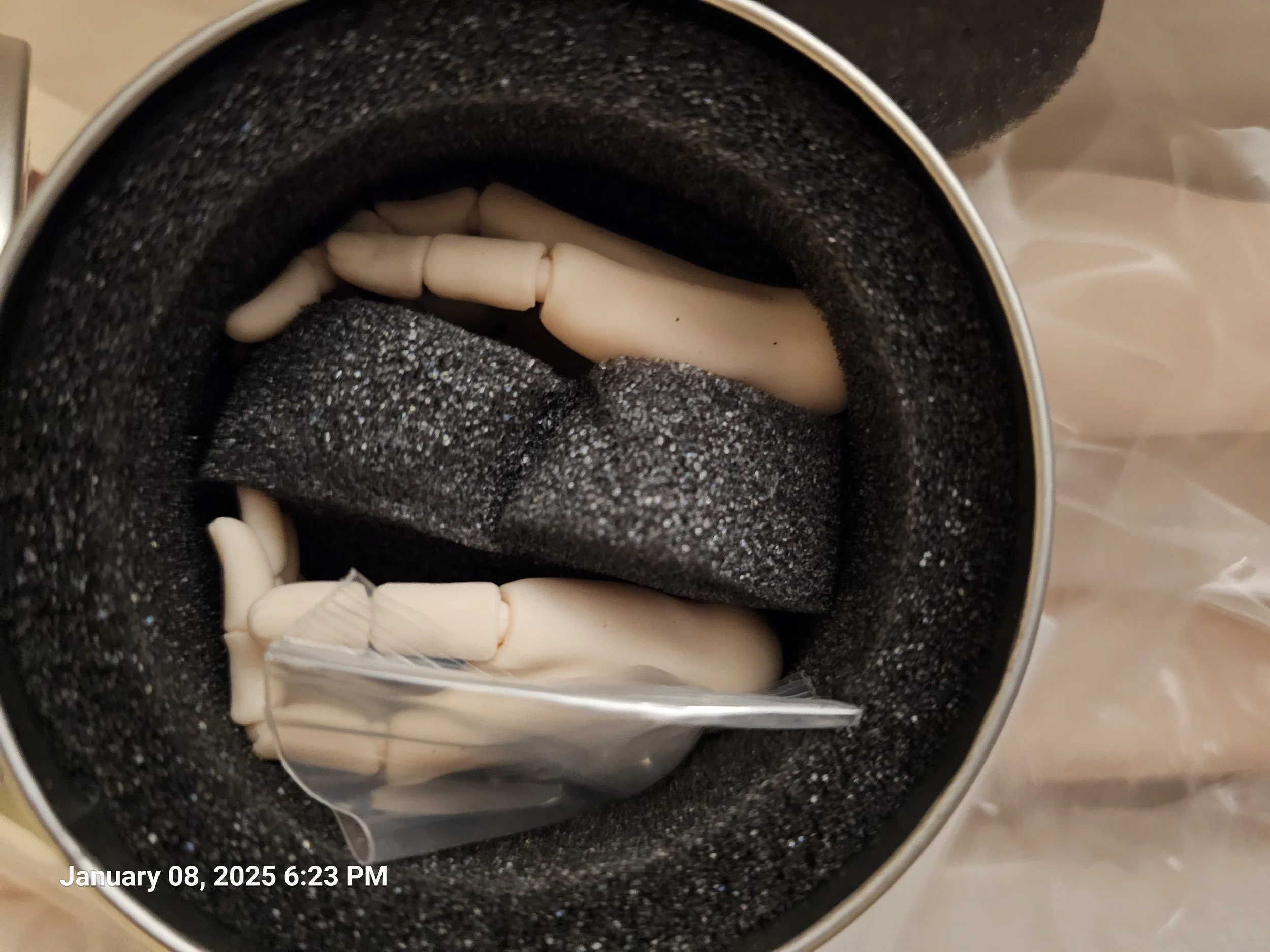Estinien's Box Opening: Jointed Hands