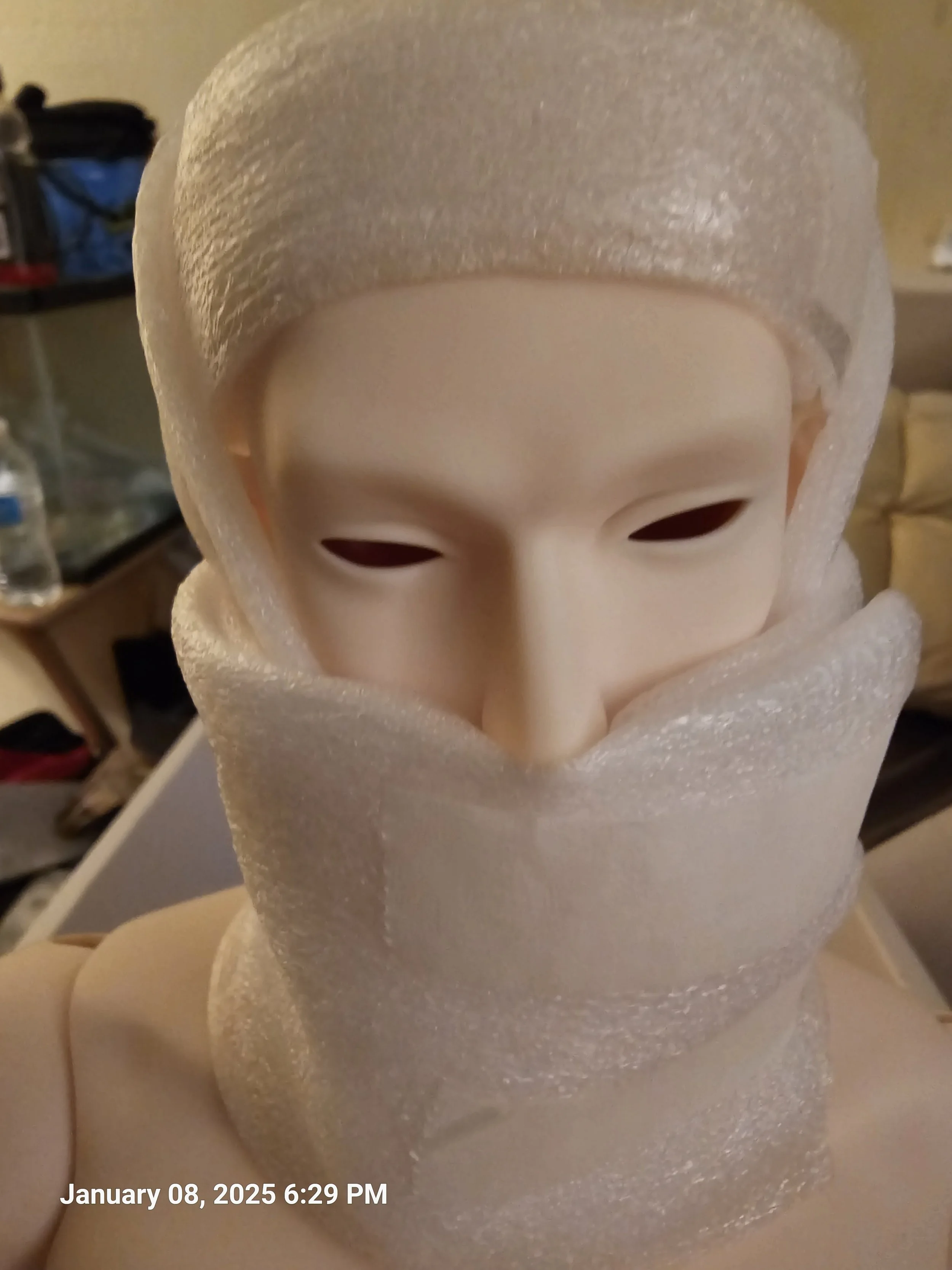 Estinien's Box Opening: Covered Head