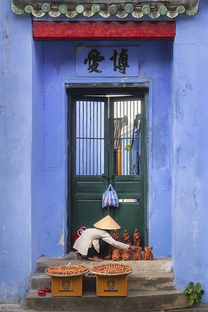 hoiAn oldWomanBlueDoorBiggerView_DSC4920-printFile.jpg