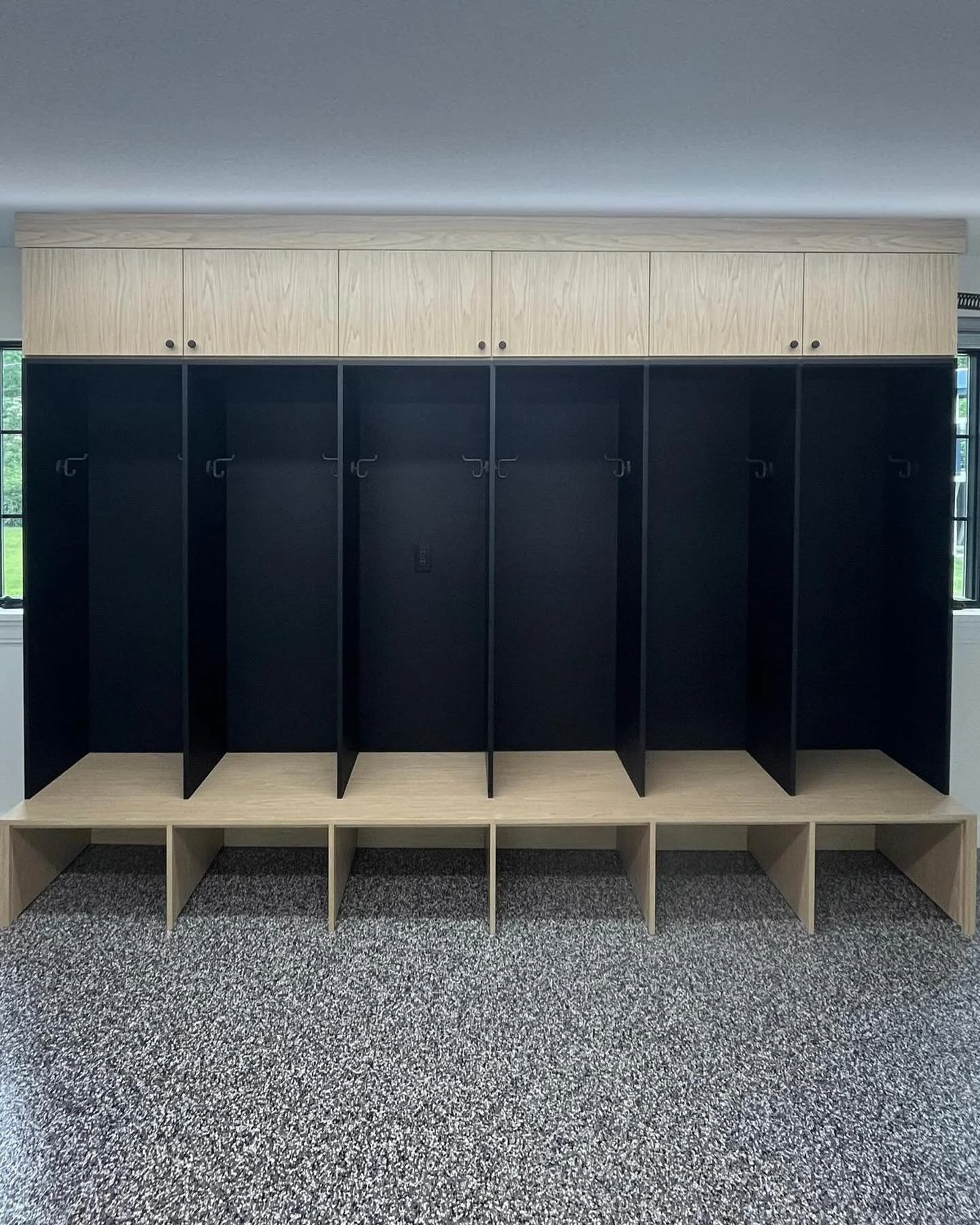 Mudroom goals.
.
.
.
Satin ultra black.
.
.
.
#doors.
#bench.
#hooks.
#cubbies.
#garage.
#organizing