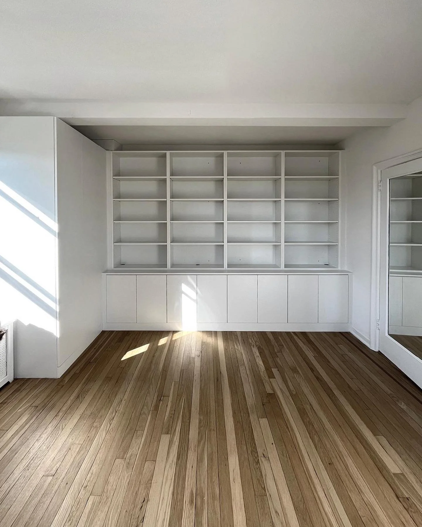 Beautiful wall unit.
.
.
.
NYC.
.
.
.
#shelving.
#doors.
#hanging.