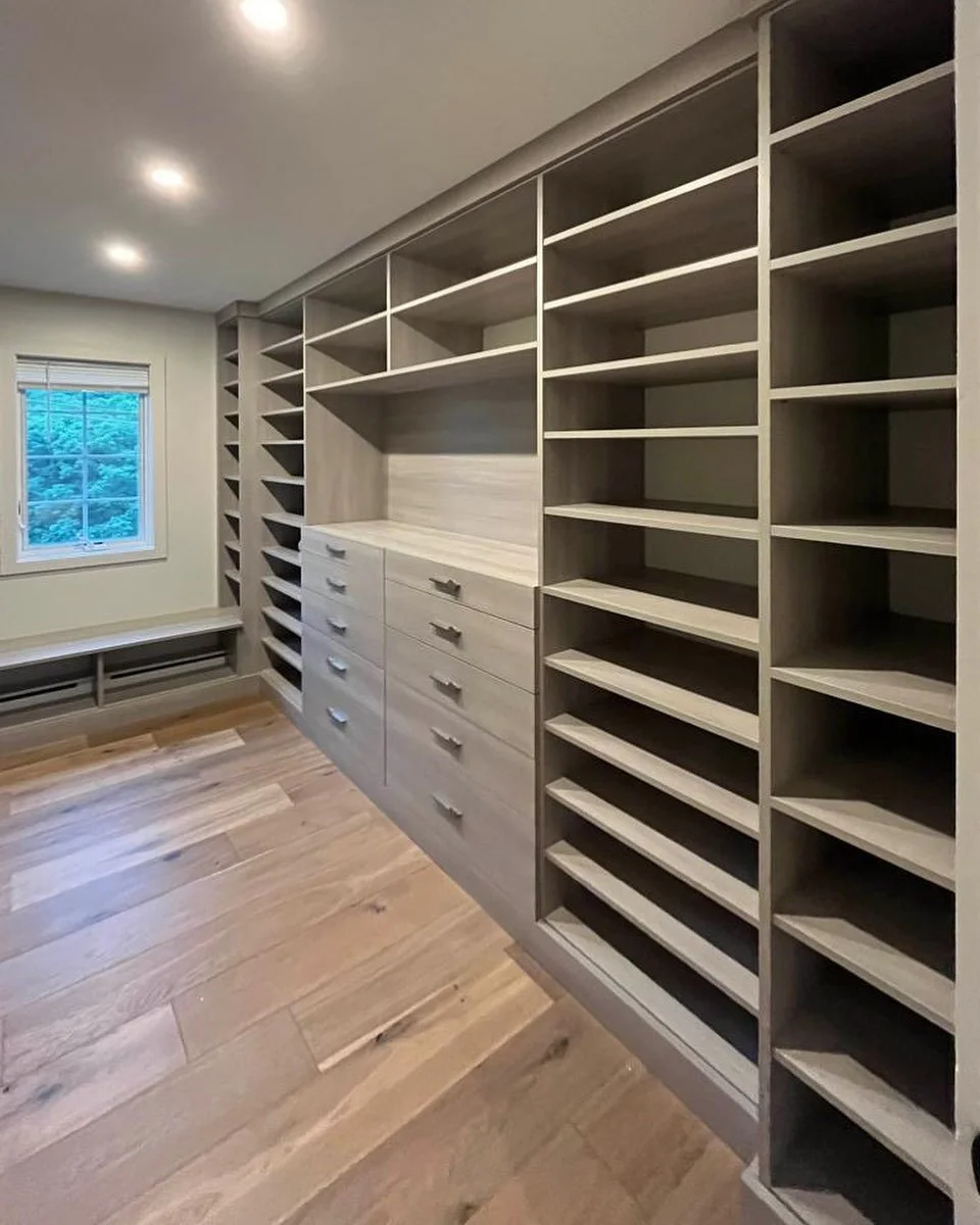 Perfect dressing room.
.
.
.
Bench.
.
.
.
#shoeaddict.
#wardrobe.
#closet.
#drawers.
#bench.
#ottoman.
#designinspiration