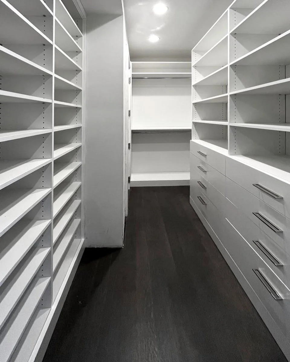 Simple and beautiful.
Walk in closet.
.
.
.
#drawer.
#drawerorganization.
#closet.
#hanging.
#shelvingsystem.
#gettingorganized