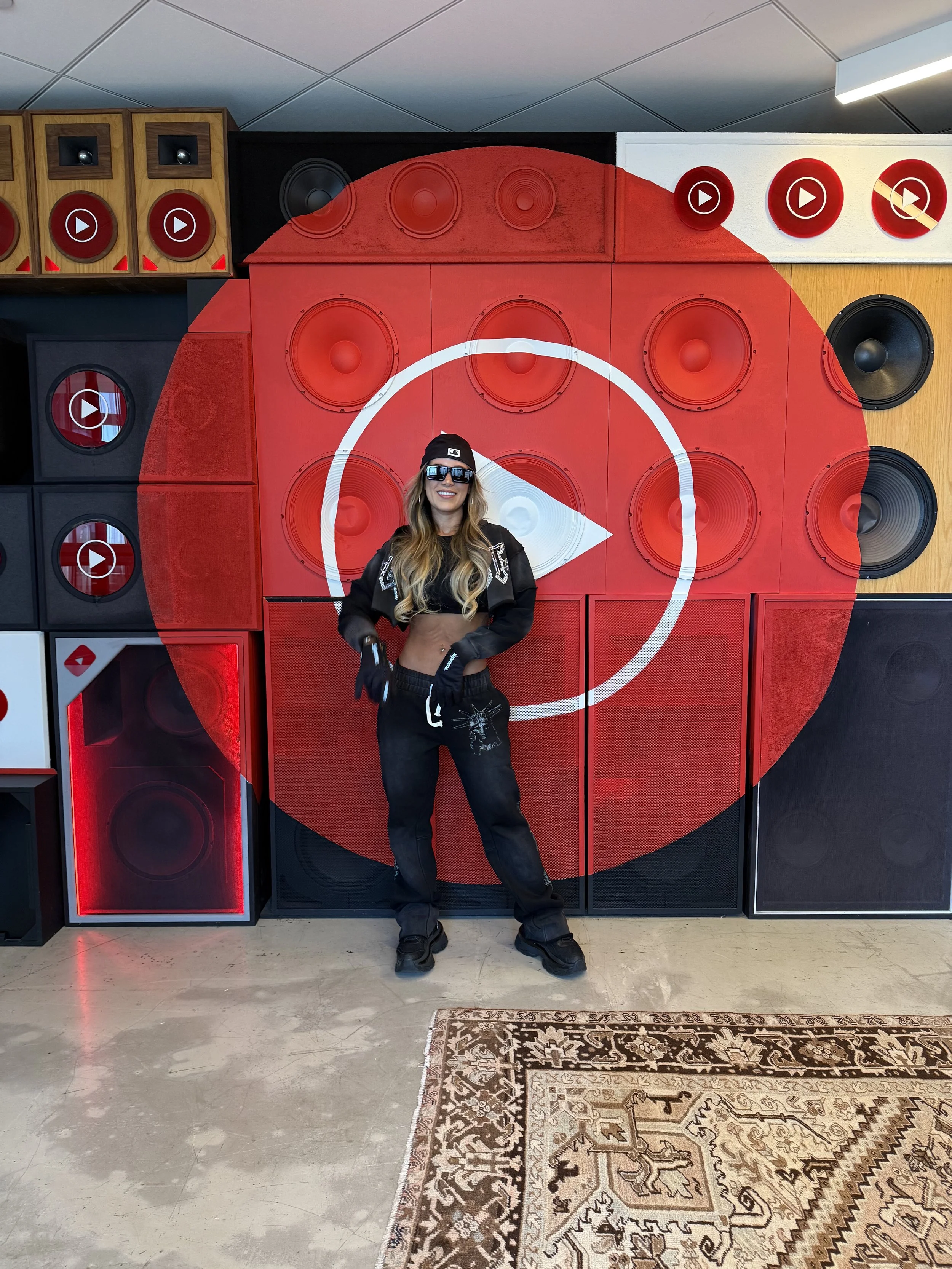 Vale Pintos La próxima mega estrella del género urbano latino de visita en oficina de YouTube New York