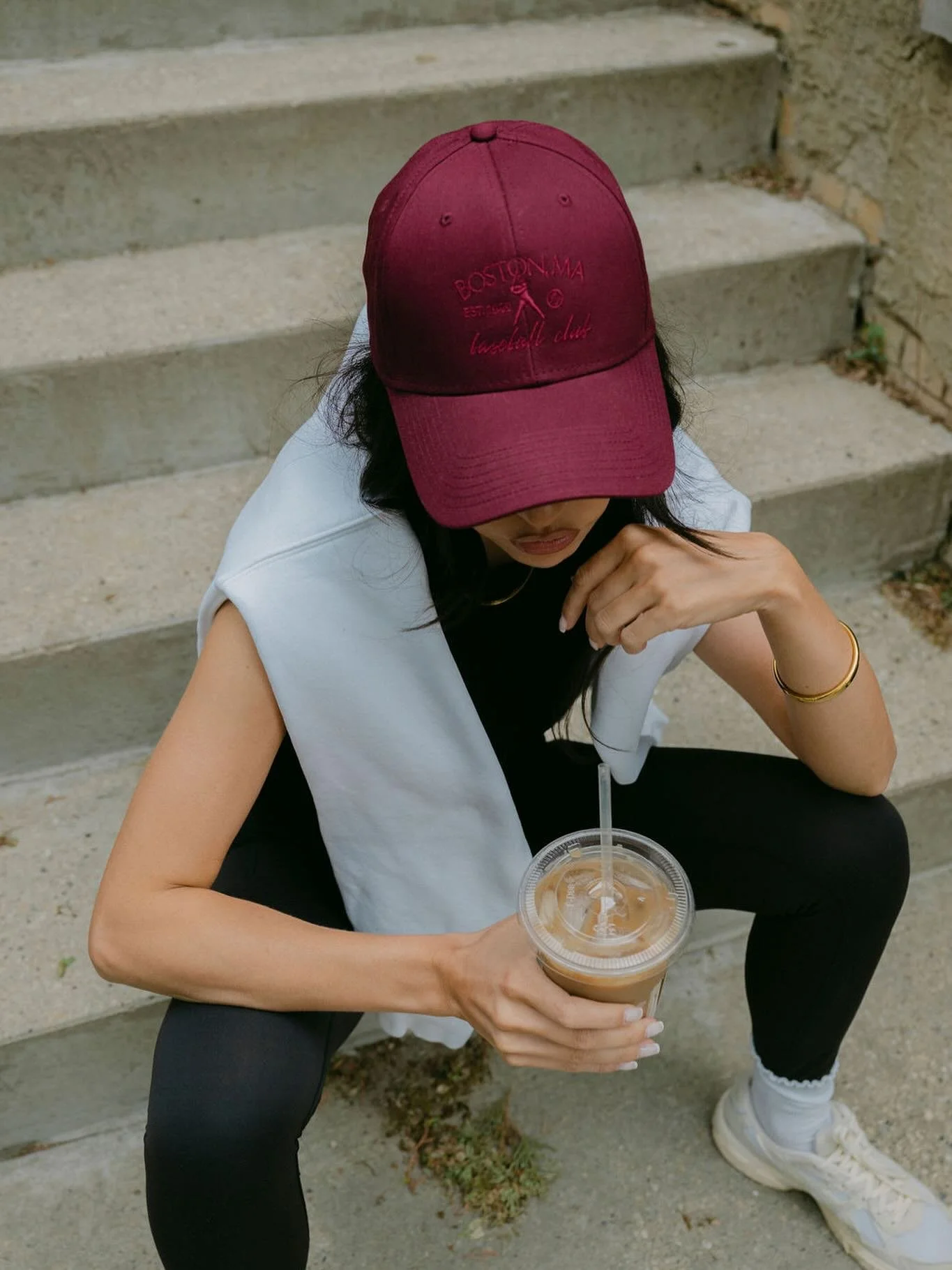 Weekend uniform: iced coffee, sneakers, and the Maroon Boston Baseball Club cap. 🧢☕️

#WeekendStyle #CoffeeAndCaps #OffDutyLook #WeekendVibesOnly #SundayUniform #WeekendMood #LaidbackStyle