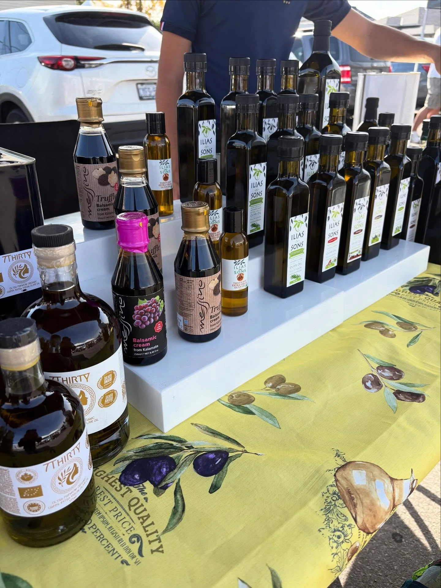Come on down to the Kemptville Farmer’s market! Beautiful weather today and lots of produce, baked goods, gifts and hot food!!
200 Sanders Street 12-4pm!
