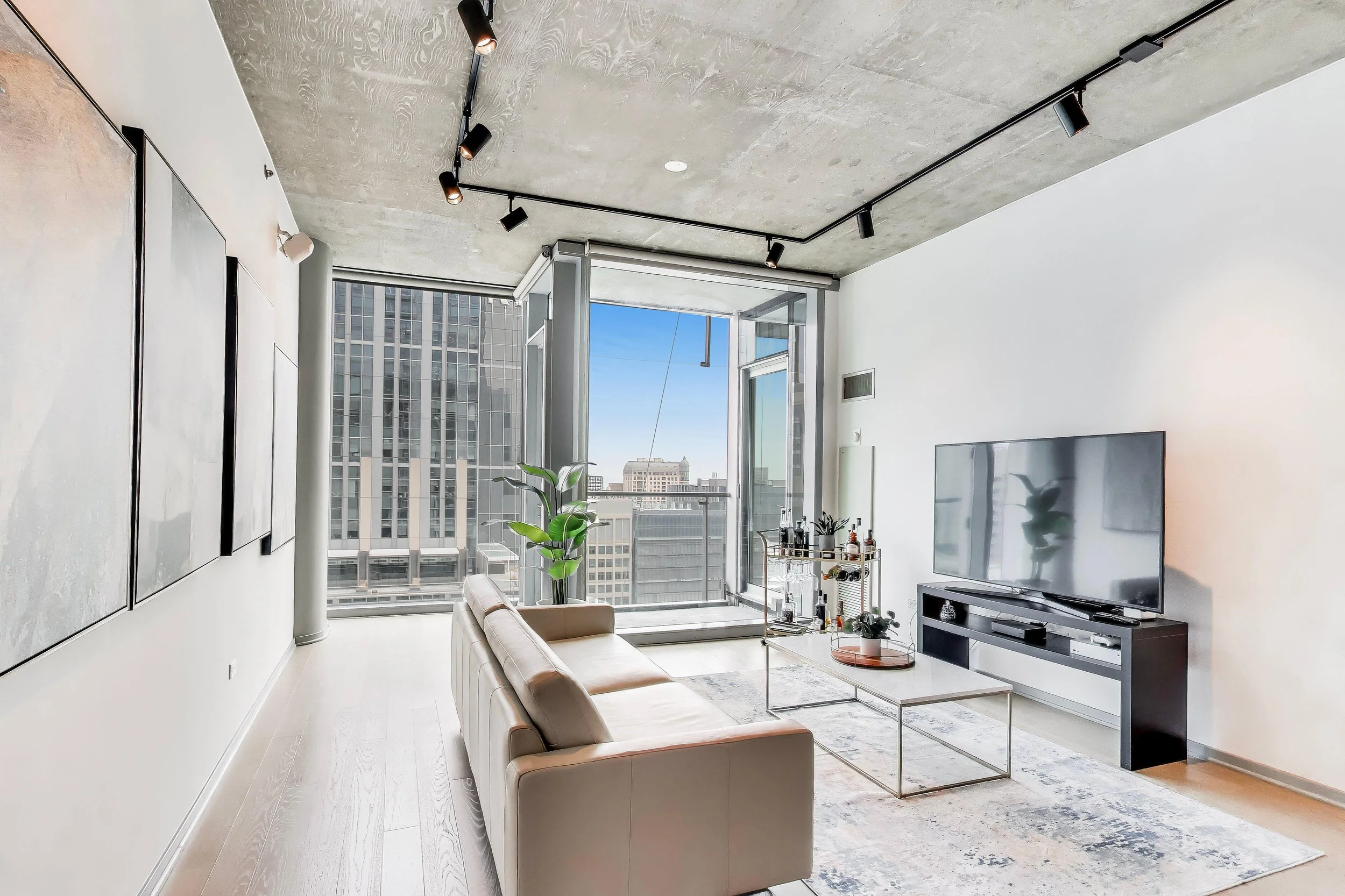Apartment Cleaning in Chicago's Gold Coast: What Residents Expect (And Deserve)