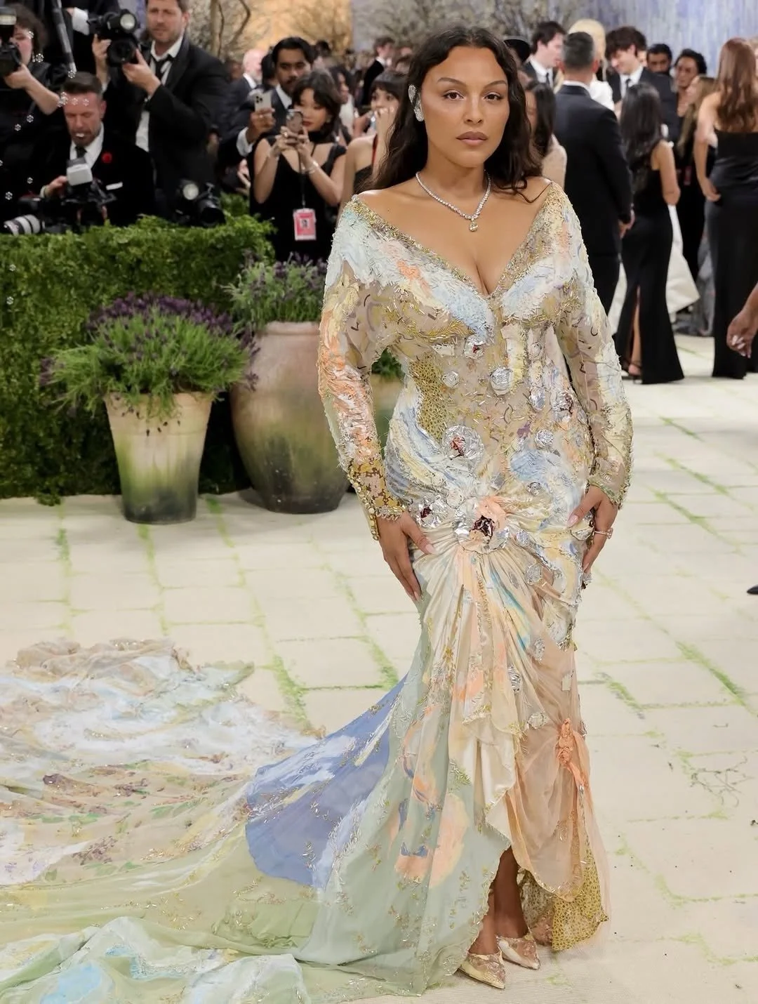 #nailsbydawnsterling | @nailglam | @palomija | @metmuseum | @voguemagazine | @_e.d.m.a

Paloma Elsesser for Met Gala 2026