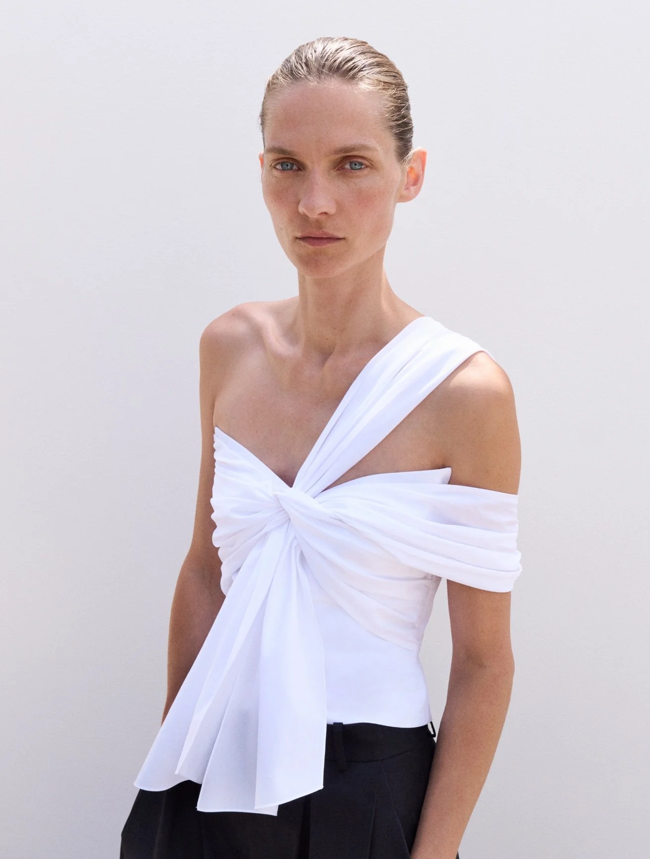 #edmacasting | @partow_official | @_e.d.m.a

PARTOW RESORT 2027

TALENT @karolin.wolter
PHOTOGRAPHER @nickkrasznai
MAKEUP @romyglow
HAIR @tamaramcnaughton