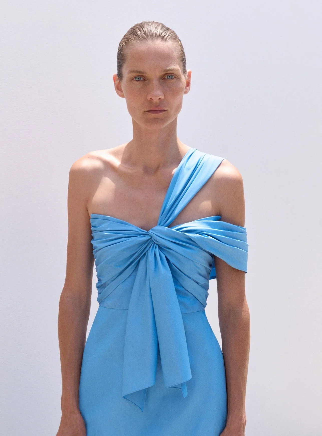 #edmacasting | @partow_official | @_e.d.m.a

PARTOW RESORT 2027

TALENT @karolin.wolter
PHOTOGRAPHER @nickkrasznai
MAKEUP @romyglow
HAIR @tamaramcnaughton