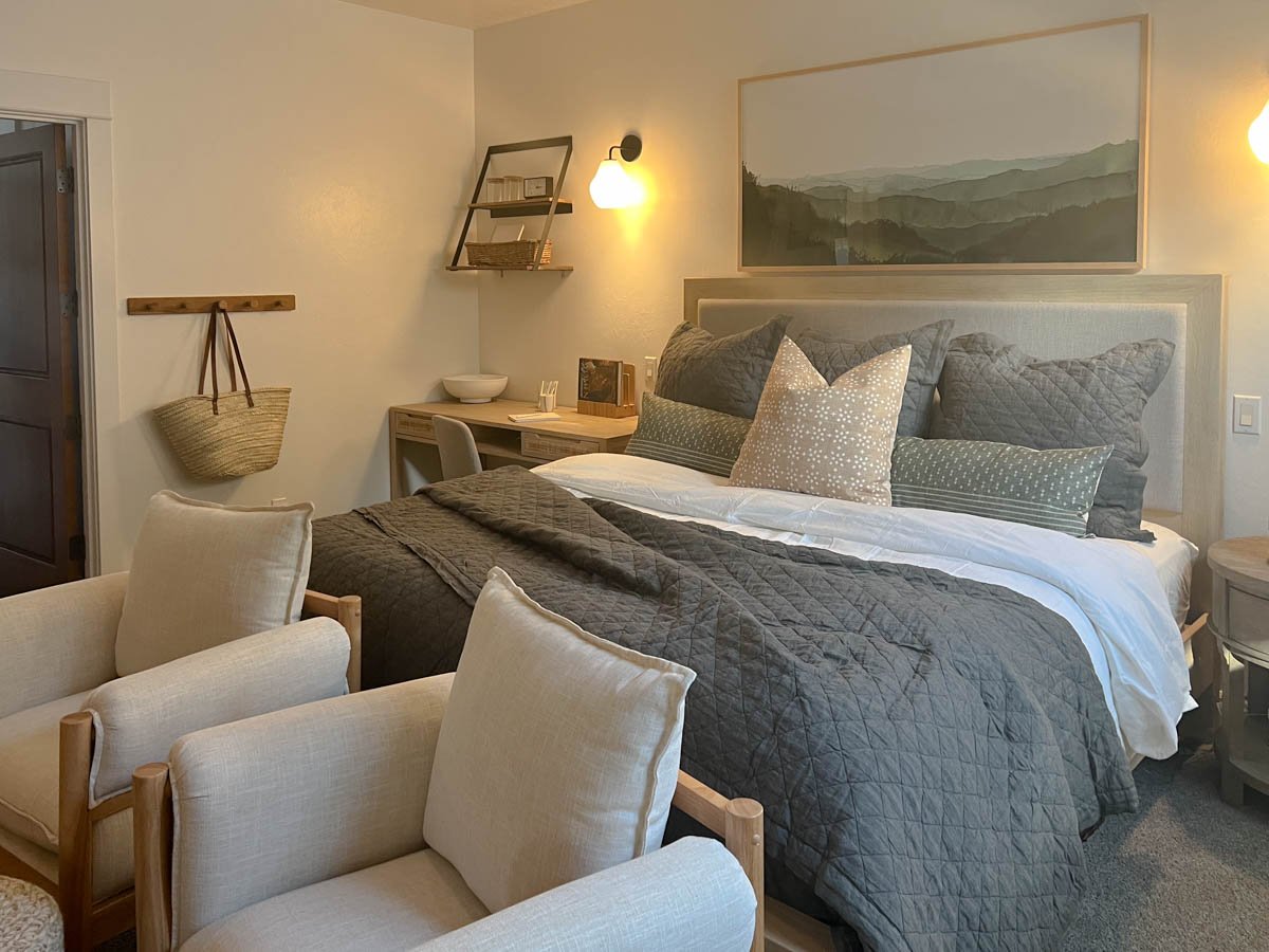 Neutral Tones & Modern Texture