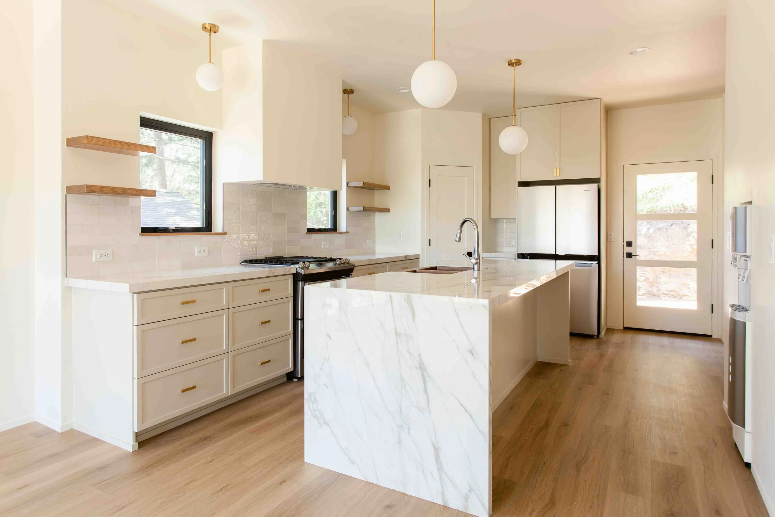 Warm Modern Living: A Home of Light, Texture, and Simplicity