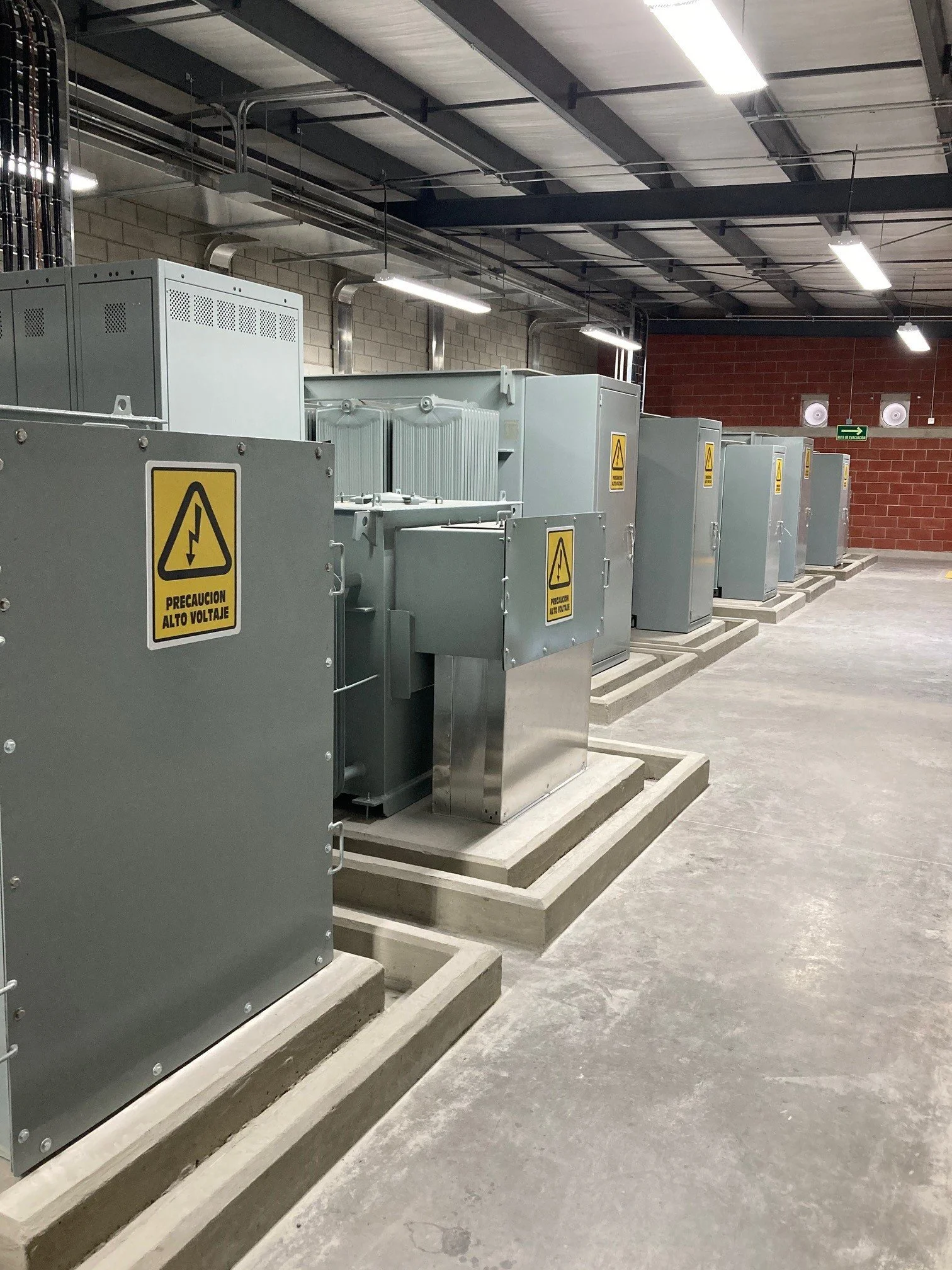 Transformadores 6600 volts instalados.jpg