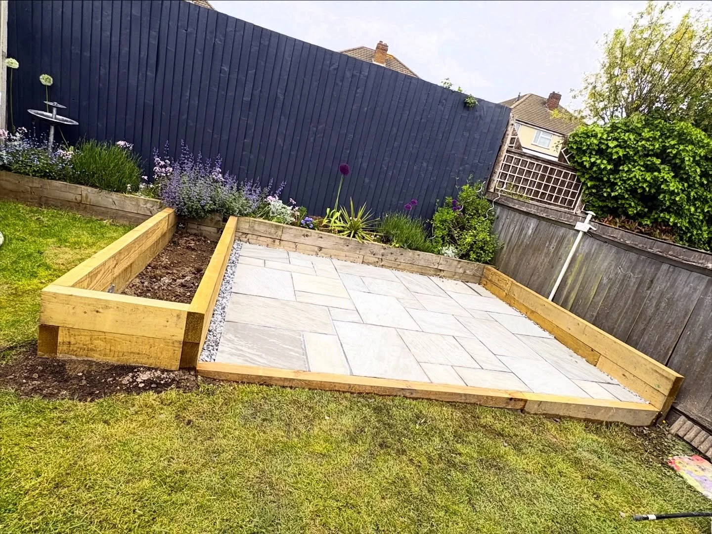 A proper standout transformation in Great Barr 📍🔥

13sqm of premium natural stone laid with a full sleeper bed finish, completely changing the feel of this garden from an unused play area into a clean, high-end outdoor space 👌

Finished using Flow