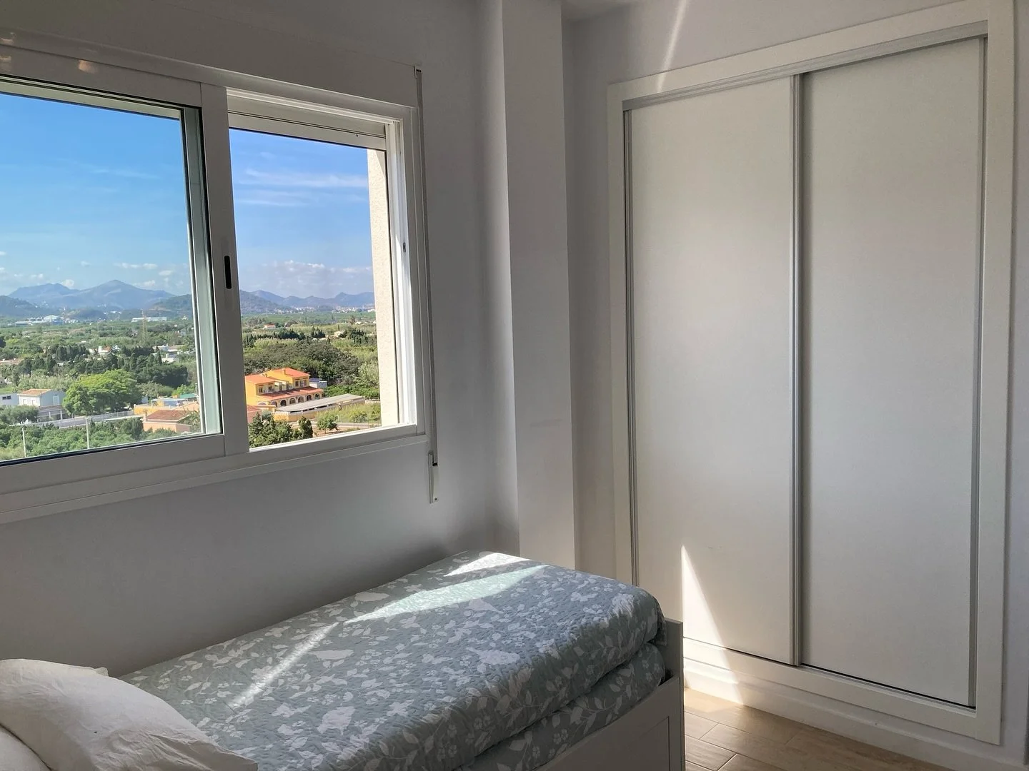 🇬🇧We usually show the beautiful views of the water from our apartments, but the mountain side (from the bedrooms of the same apartment) is not half bad, either! 

🇪🇸Normalmente mostramos las bonitas vistas del agua desde nuestros apartamentos, &i
