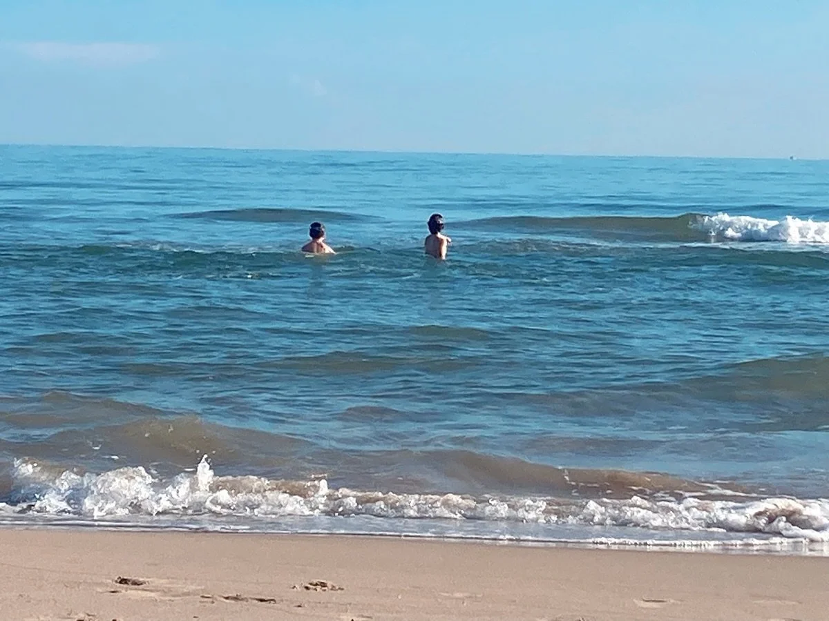 When October is still great bathing weather. 
Cuando en Octubre se disfruta del mar todav&iacute;a. #playa #olivaplaya #ba&ntilde;arse #olivabeach #oliva #spain