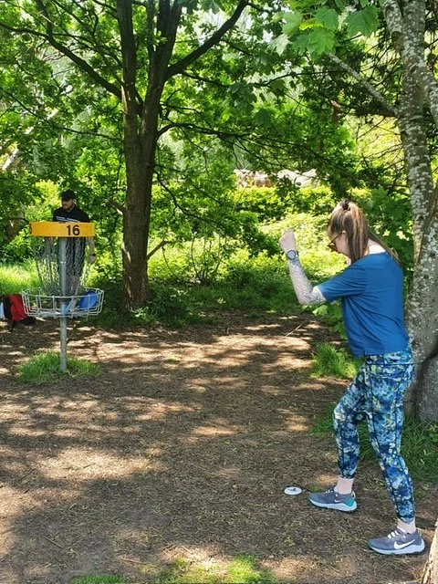 Learn to play disc golf with us